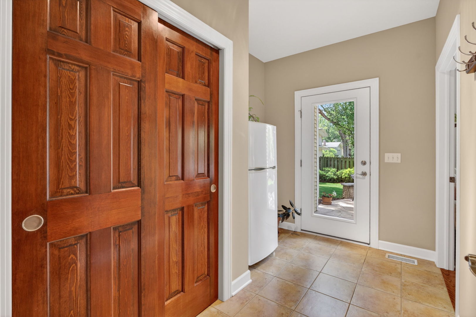 1045 MAGNOLIA Lane, Naperville, IL 60540