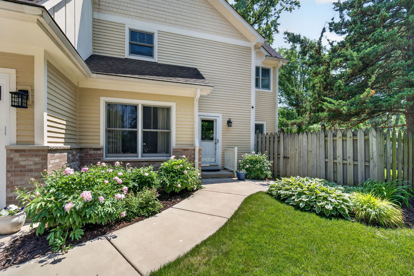 1045 MAGNOLIA Lane, Naperville, IL 60540