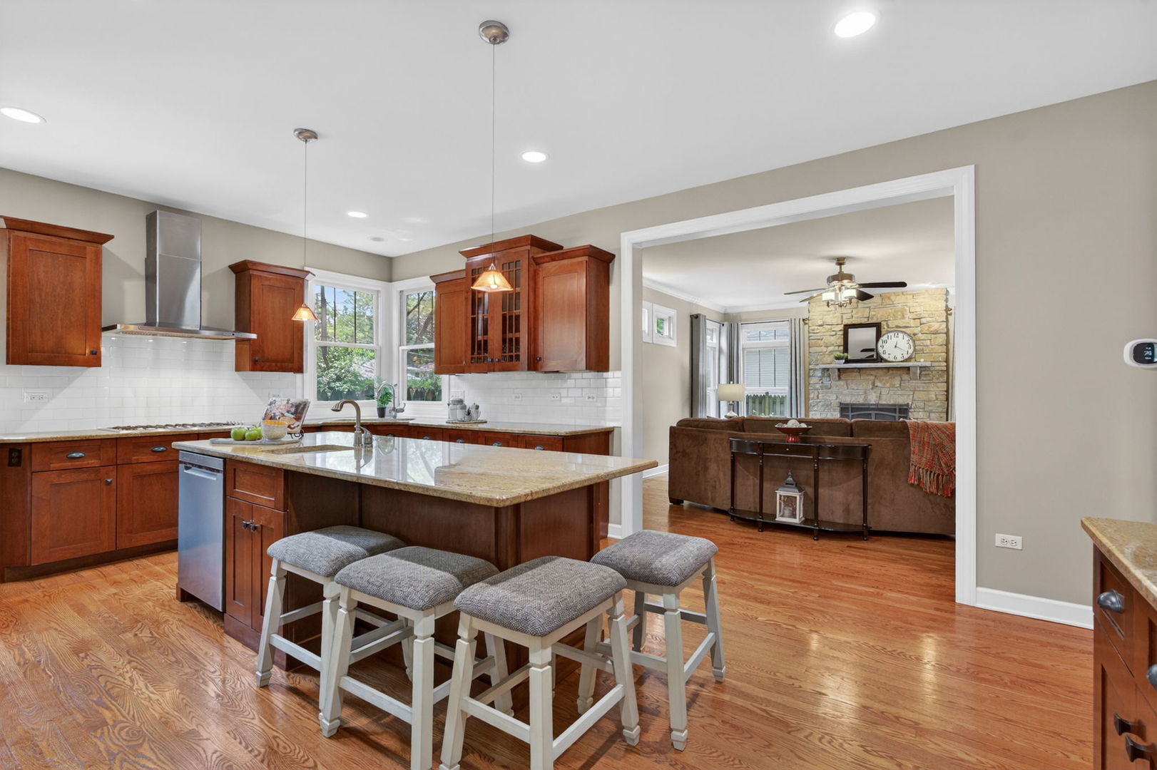1045 MAGNOLIA Lane, Naperville, IL 60540