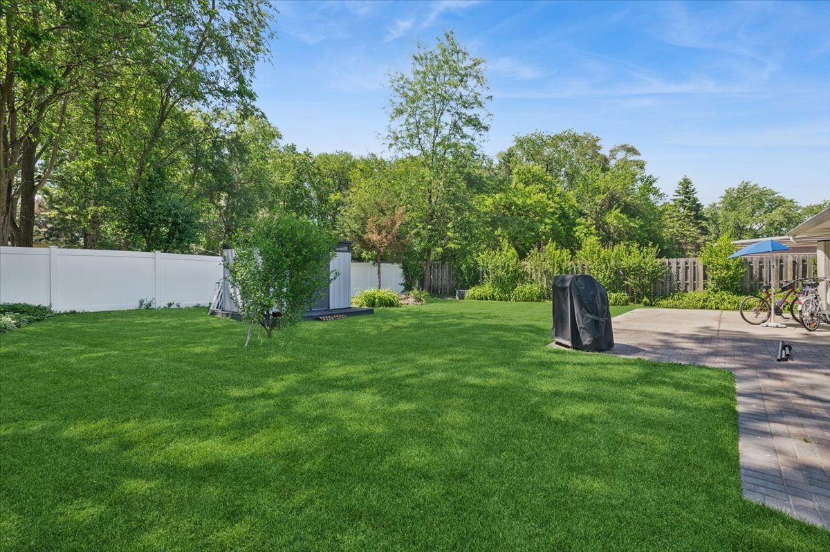 854 Sunrise Place, Roselle, IL 60172