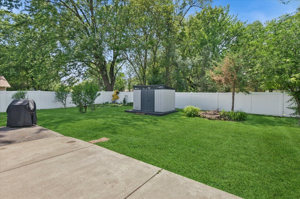 854 Sunrise Place, Roselle, IL 60172