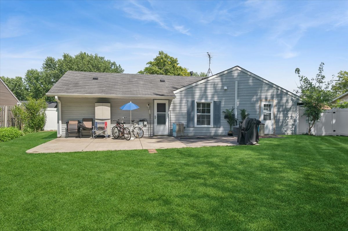 854 Sunrise Place, Roselle, IL 60172