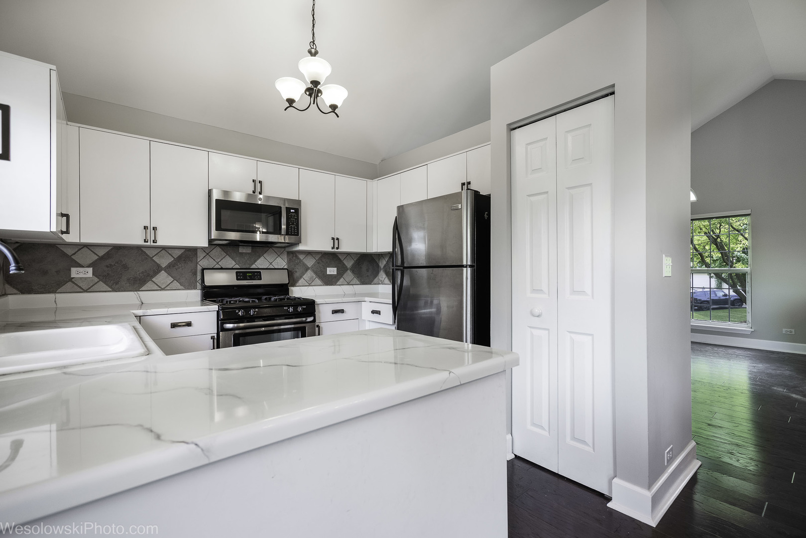1 Coventry Court, South Elgin, IL 60177