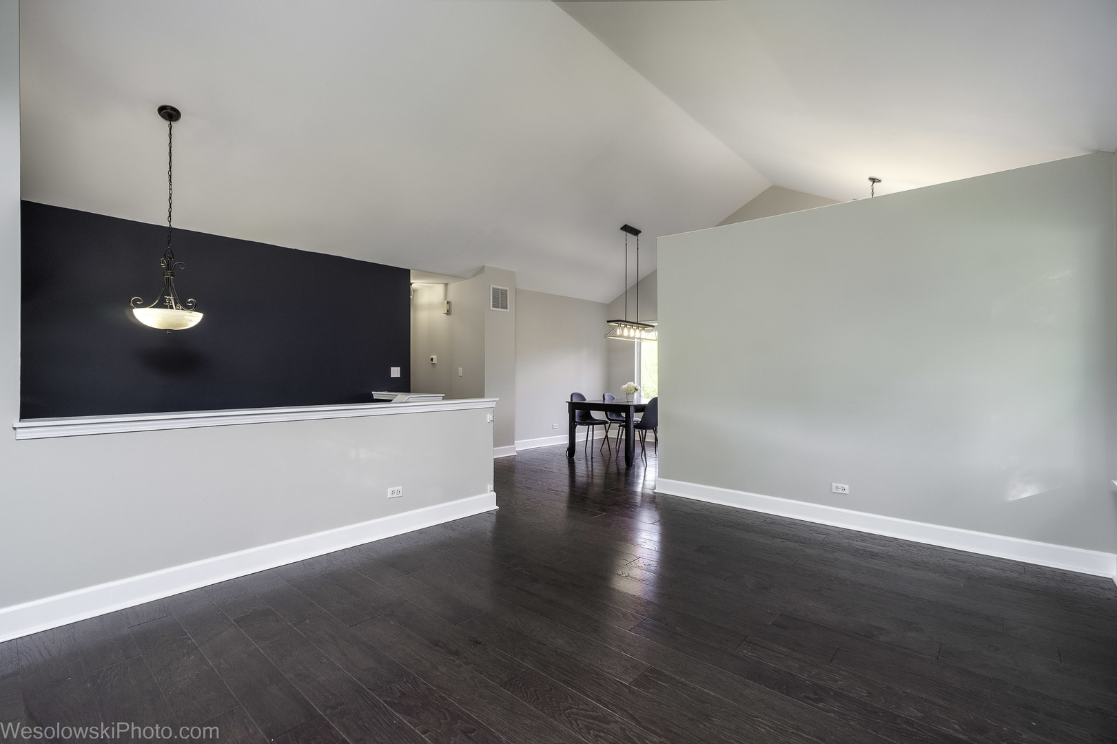 1 Coventry Court, South Elgin, IL 60177