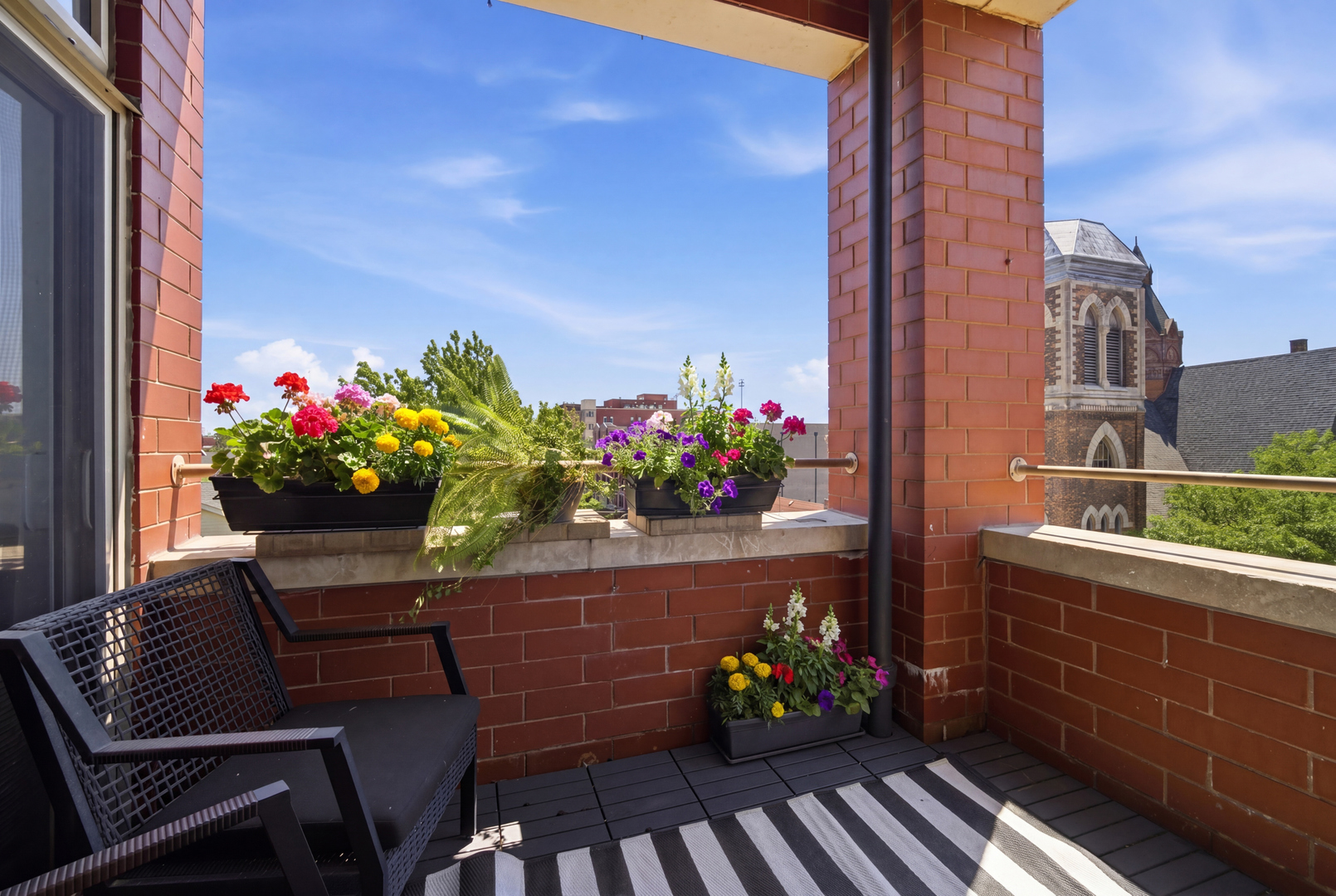 2700 W Belmont Avenue #403, Chicago, IL 60618