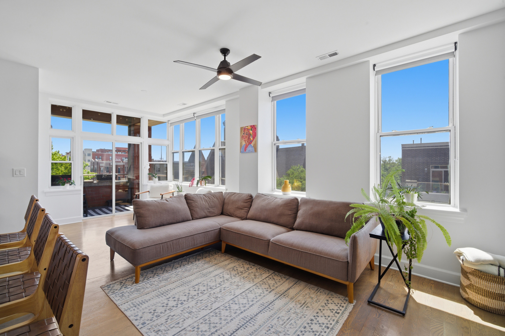 2700 W Belmont Avenue #403, Chicago, IL 60618