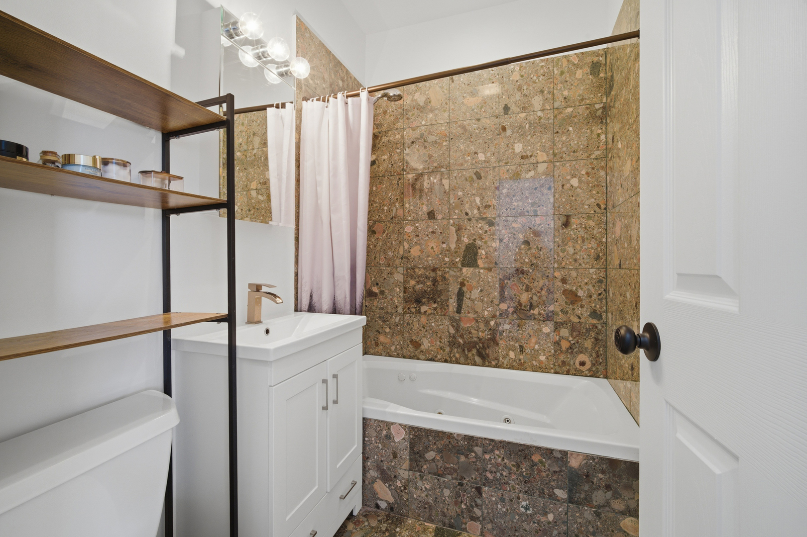 2700 W Belmont Avenue #403, Chicago, IL 60618