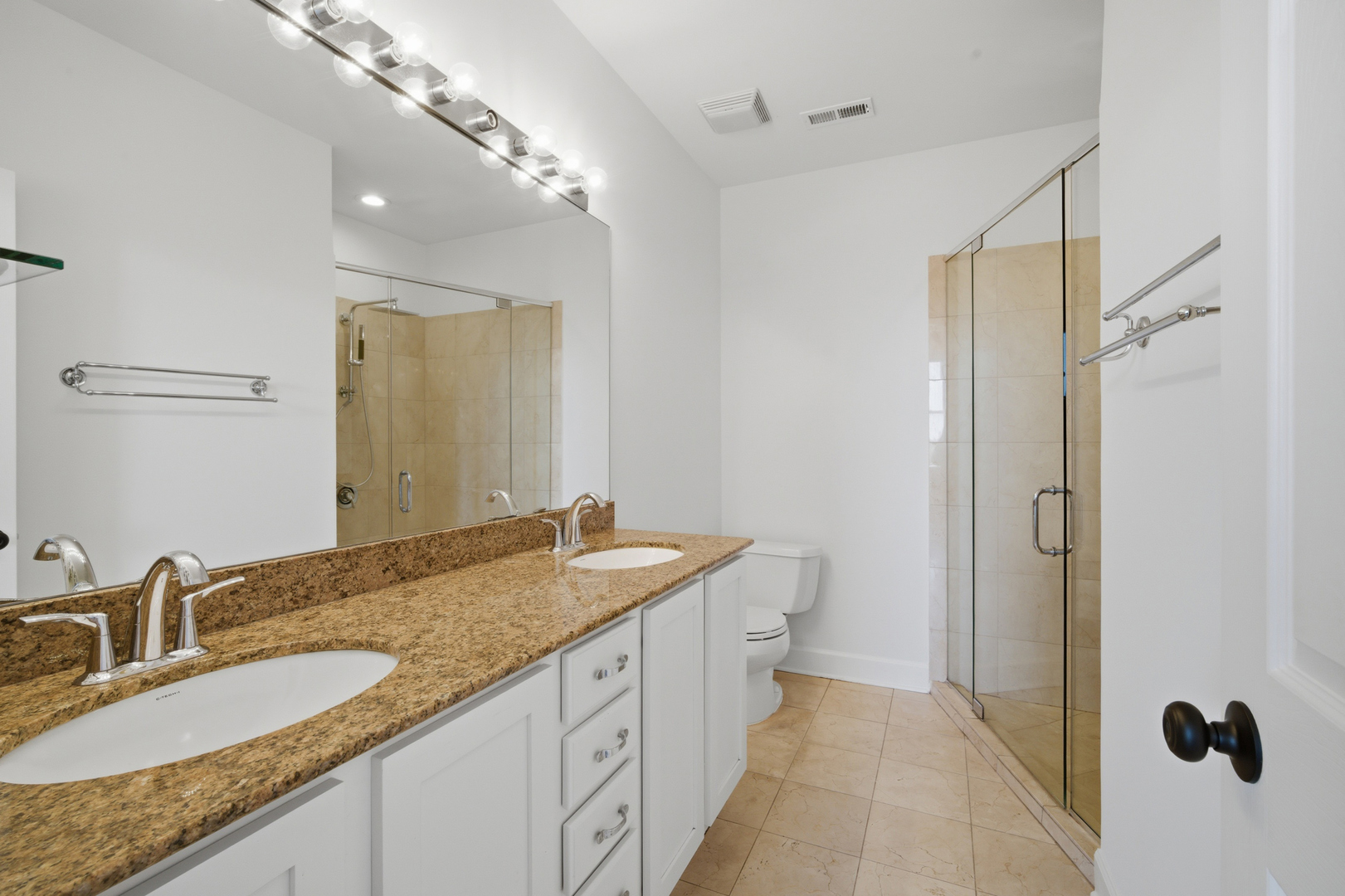 2700 W Belmont Avenue #403, Chicago, IL 60618