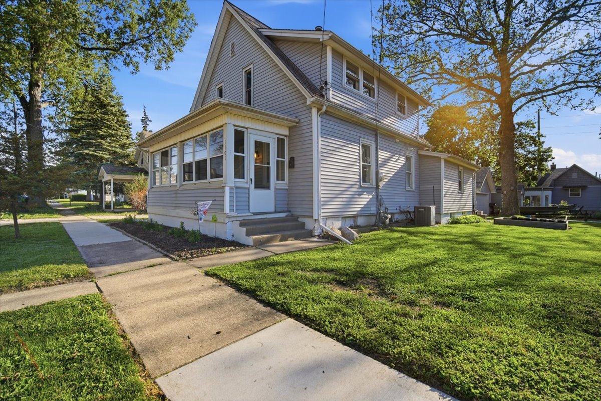 1101 S Lee Street, Bloomington, IL 61701