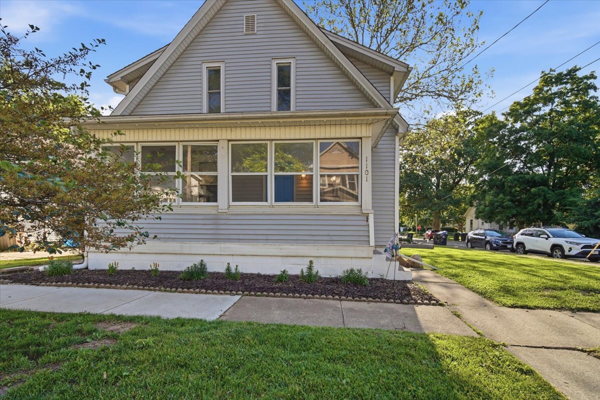 1101 S Lee Street, Bloomington, IL 61701