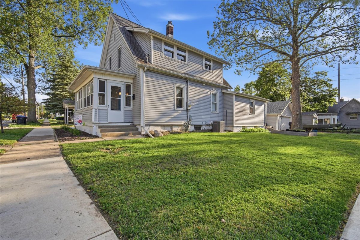 1101 S Lee Street, Bloomington, IL 61701