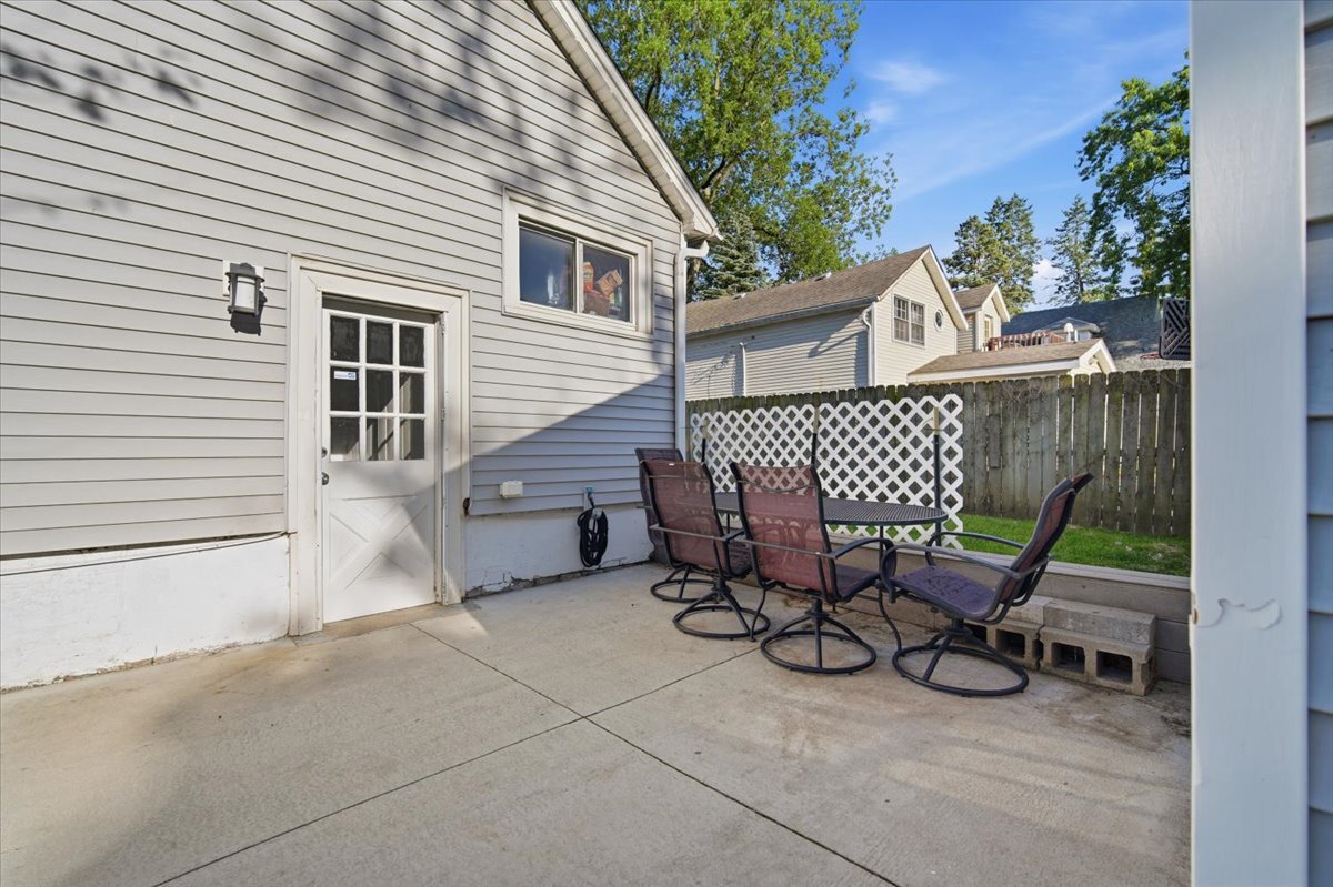 1101 S Lee Street, Bloomington, IL 61701