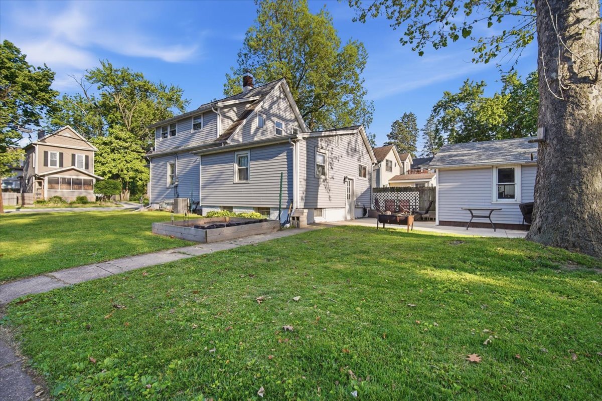 1101 S Lee Street, Bloomington, IL 61701