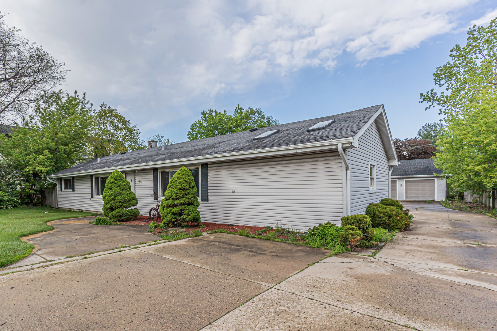 1275 Bloomingdale Road, Glendale Heights, IL 60139
