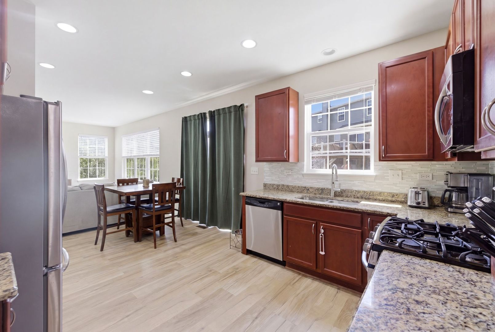 803 W Courtland Street, Mundelein, IL 60060