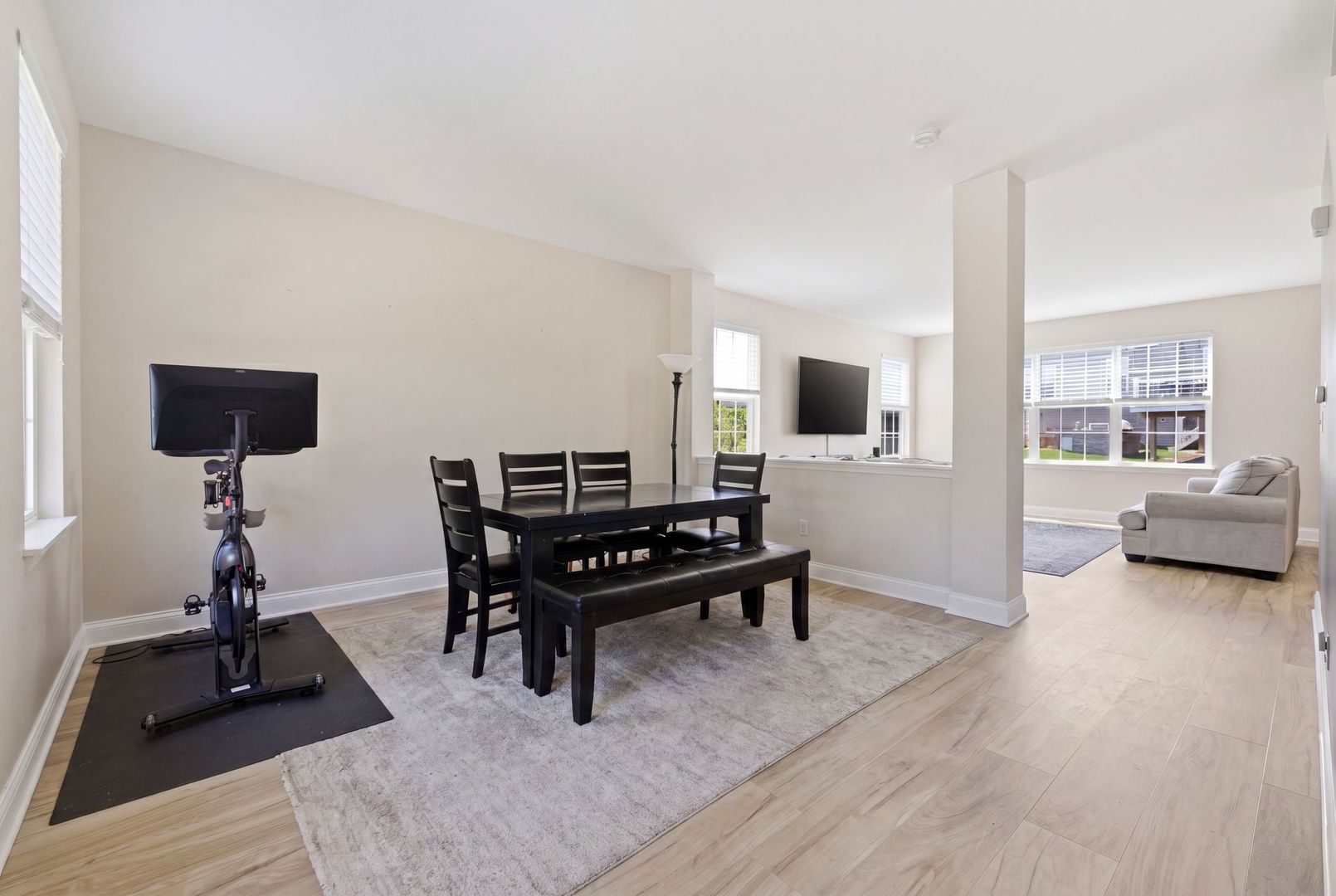803 W Courtland Street, Mundelein, IL 60060
