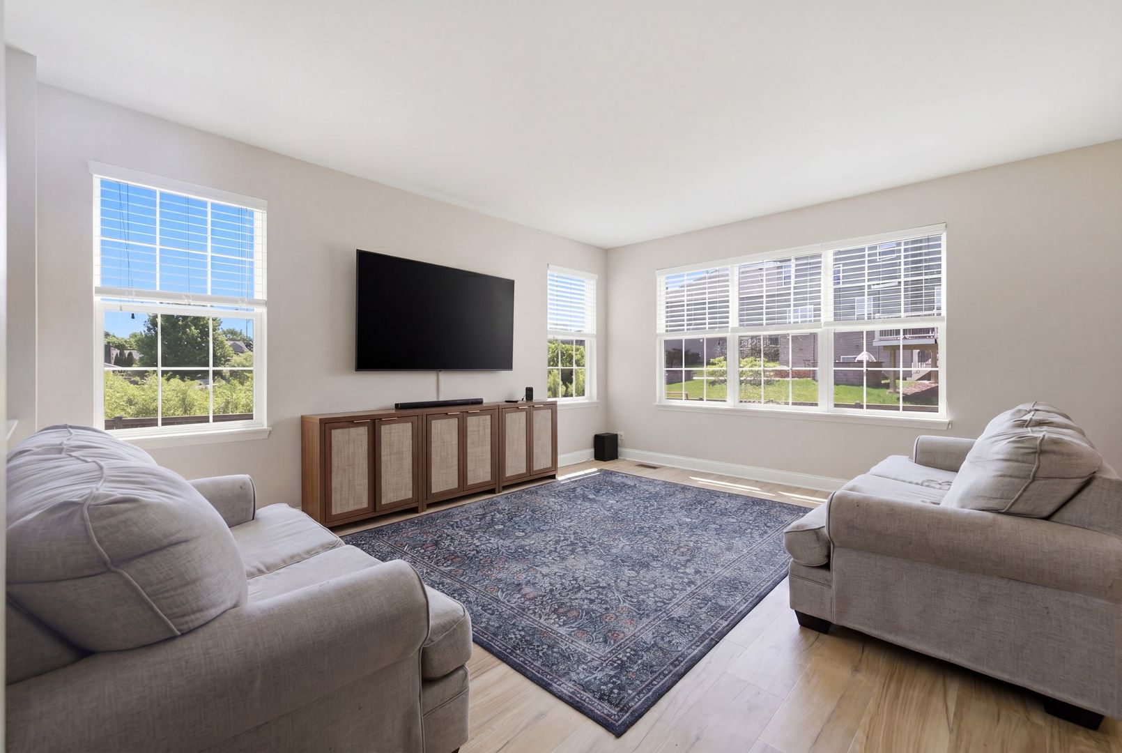 803 W Courtland Street, Mundelein, IL 60060