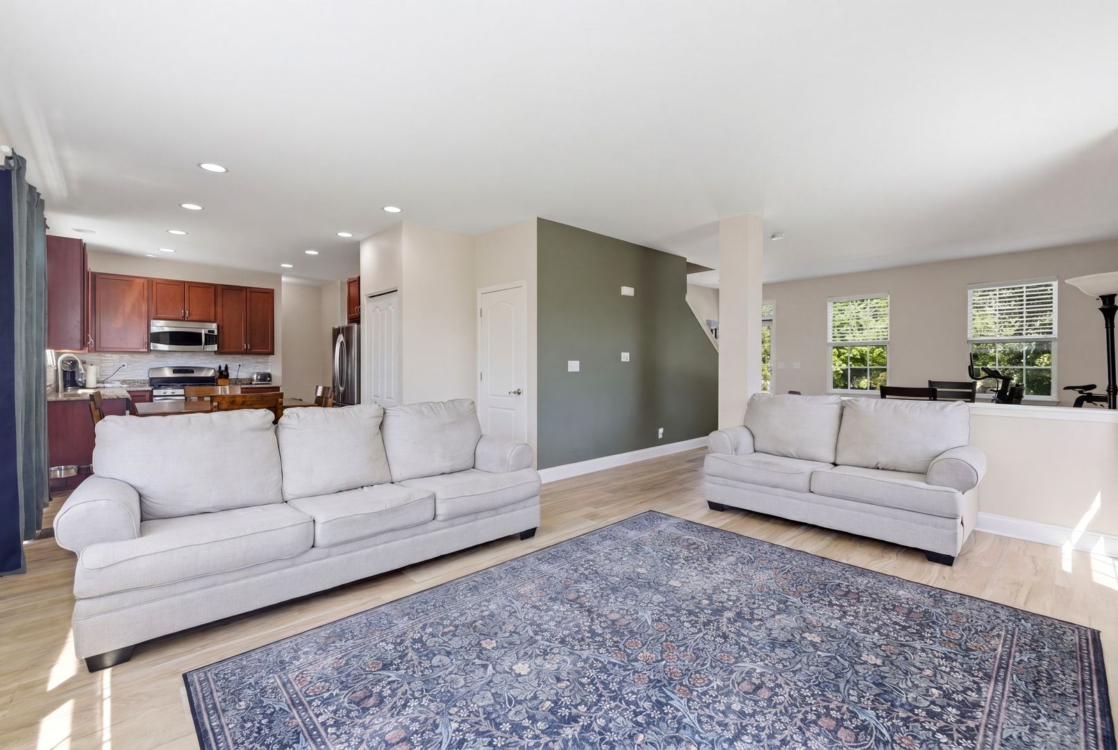 803 W Courtland Street, Mundelein, IL 60060