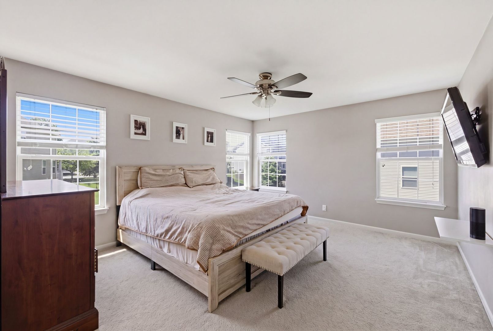 803 W Courtland Street, Mundelein, IL 60060