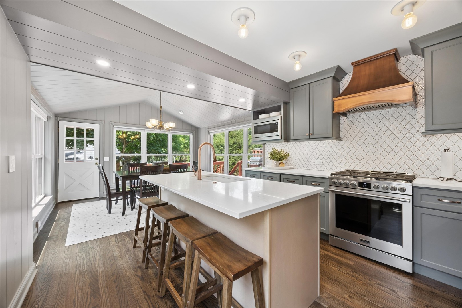 817 N Eagle Street, Naperville, IL 60563