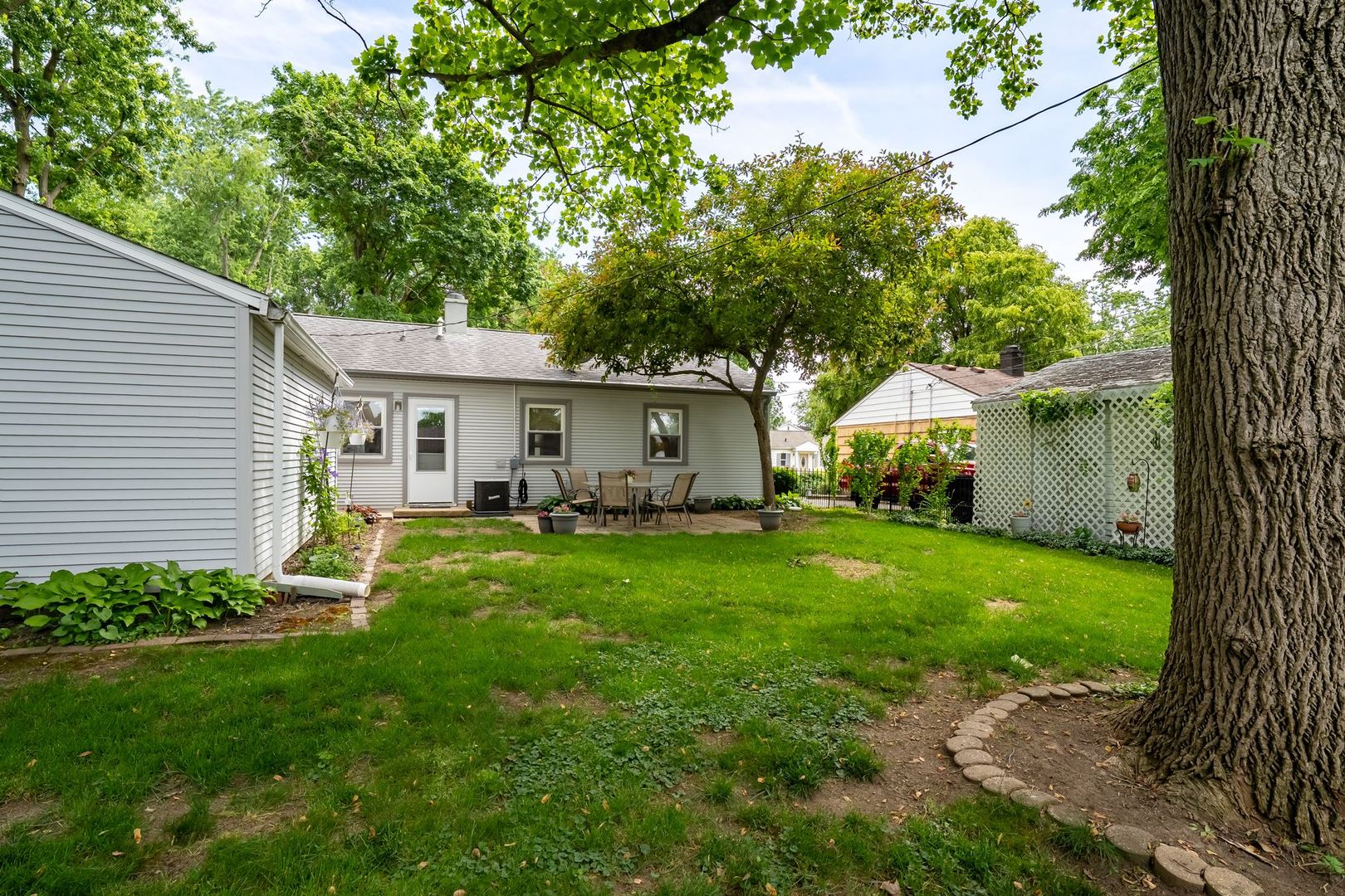 1210 Greenlawn Drive, Bloomington, IL 61701