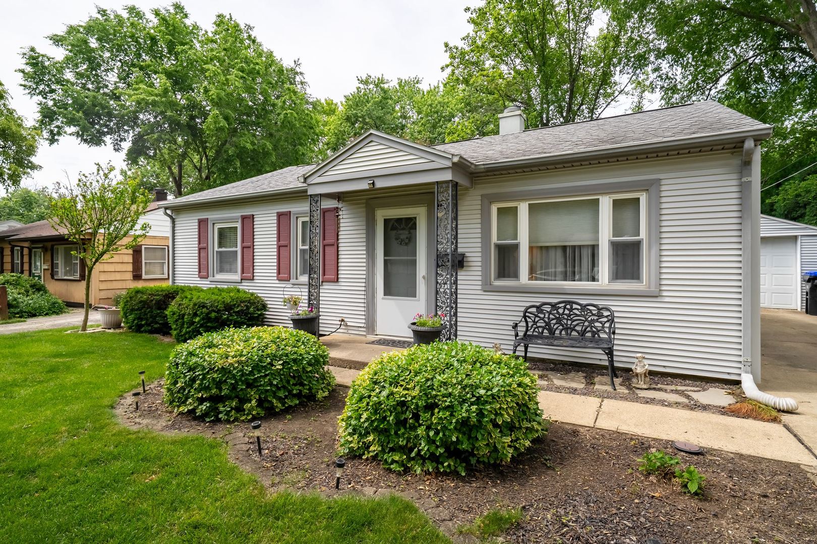 1210 Greenlawn Drive, Bloomington, IL 61701