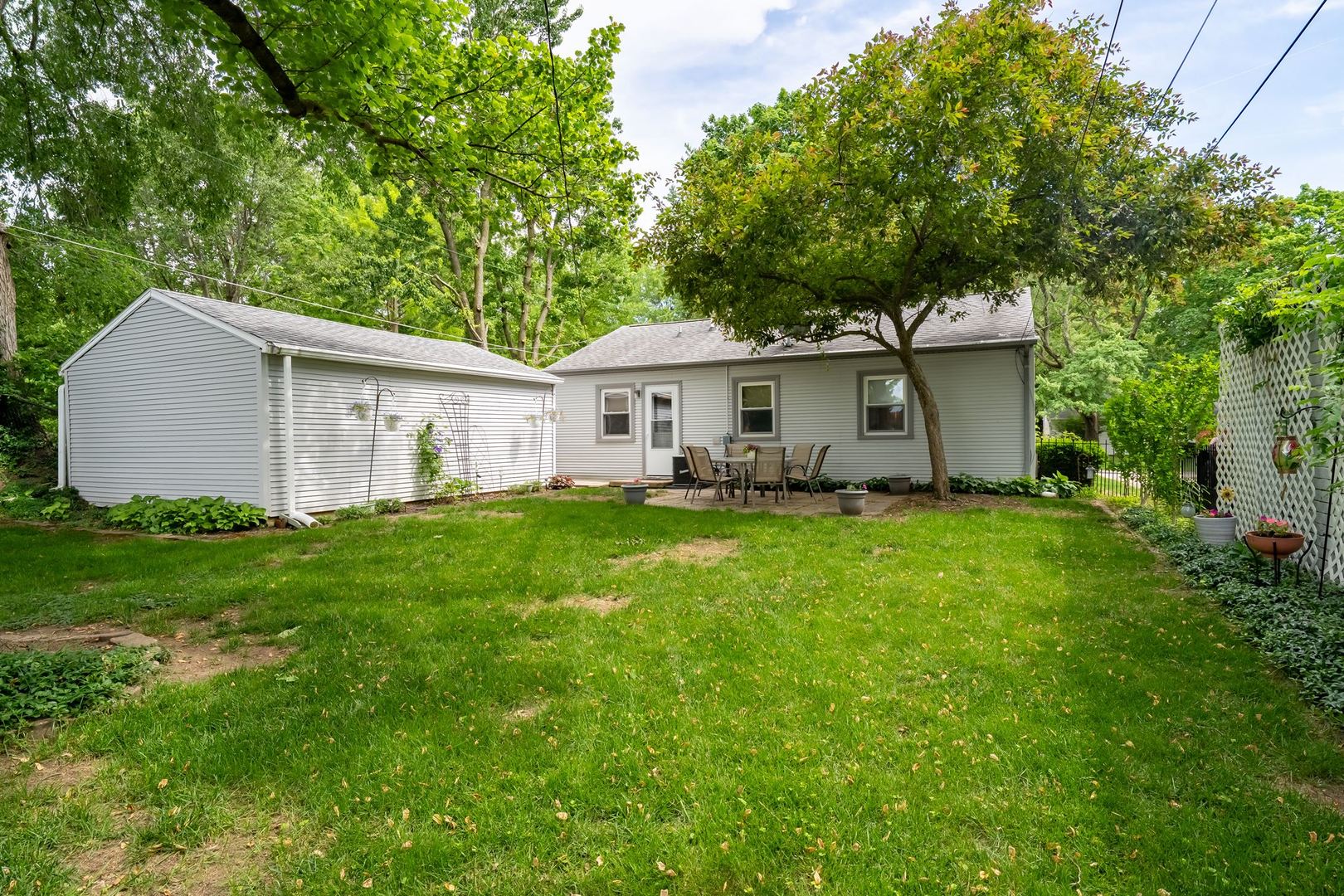 1210 Greenlawn Drive, Bloomington, IL 61701