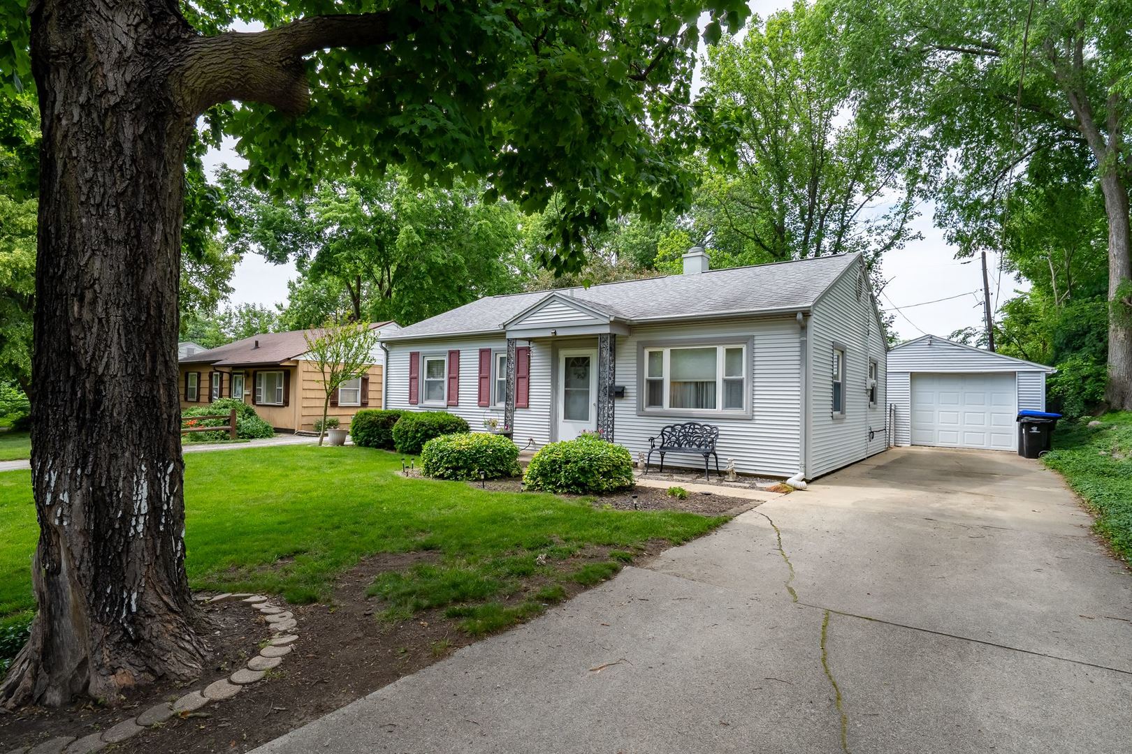 1210 Greenlawn Drive, Bloomington, IL 61701