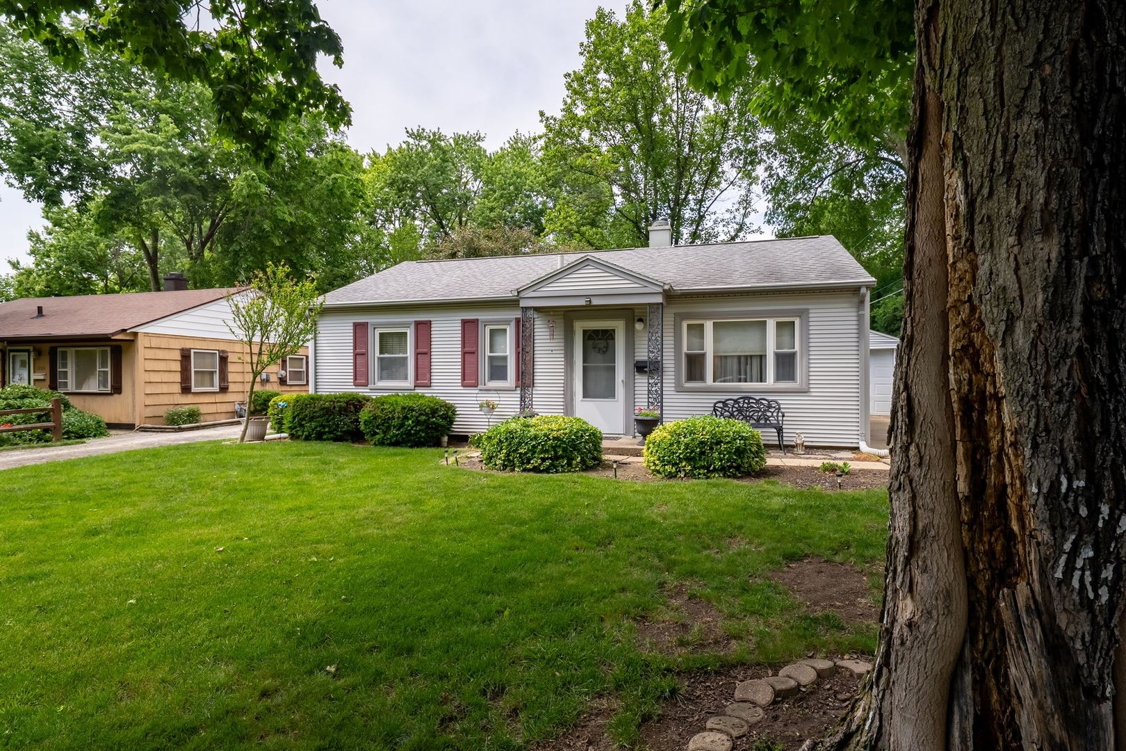 1210 Greenlawn Drive, Bloomington, IL 61701