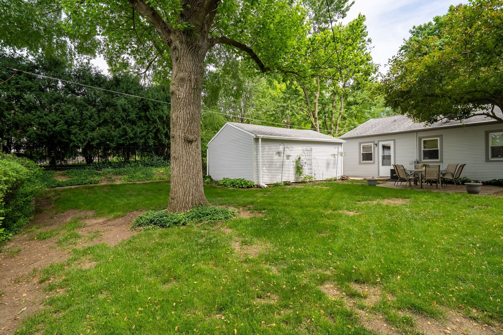1210 Greenlawn Drive, Bloomington, IL 61701