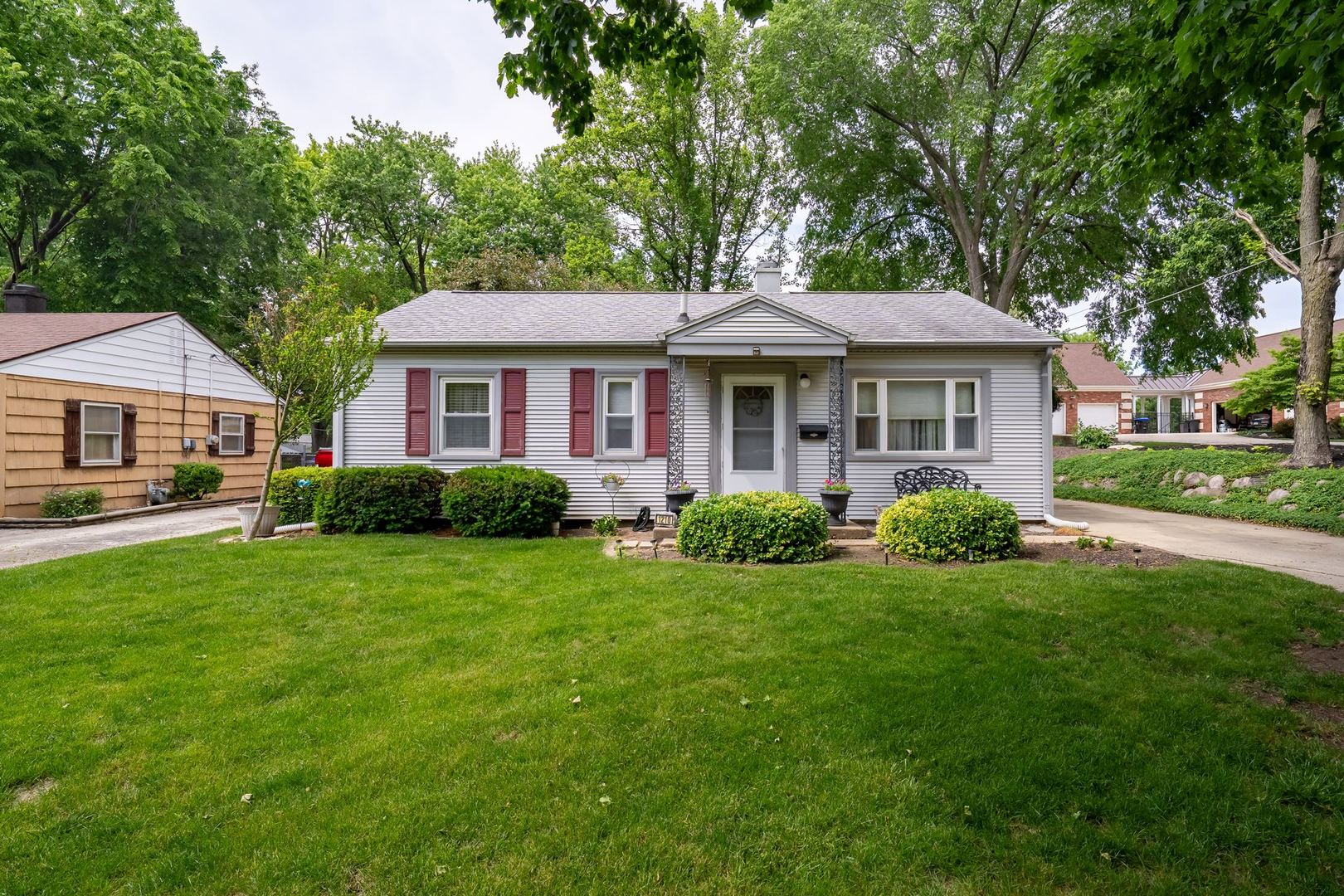 1210 Greenlawn Drive, Bloomington, IL 61701