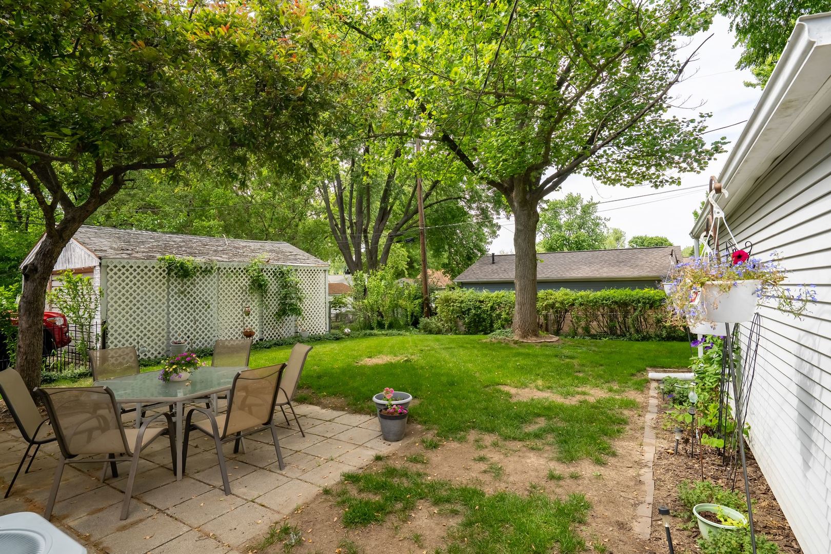 1210 Greenlawn Drive, Bloomington, IL 61701