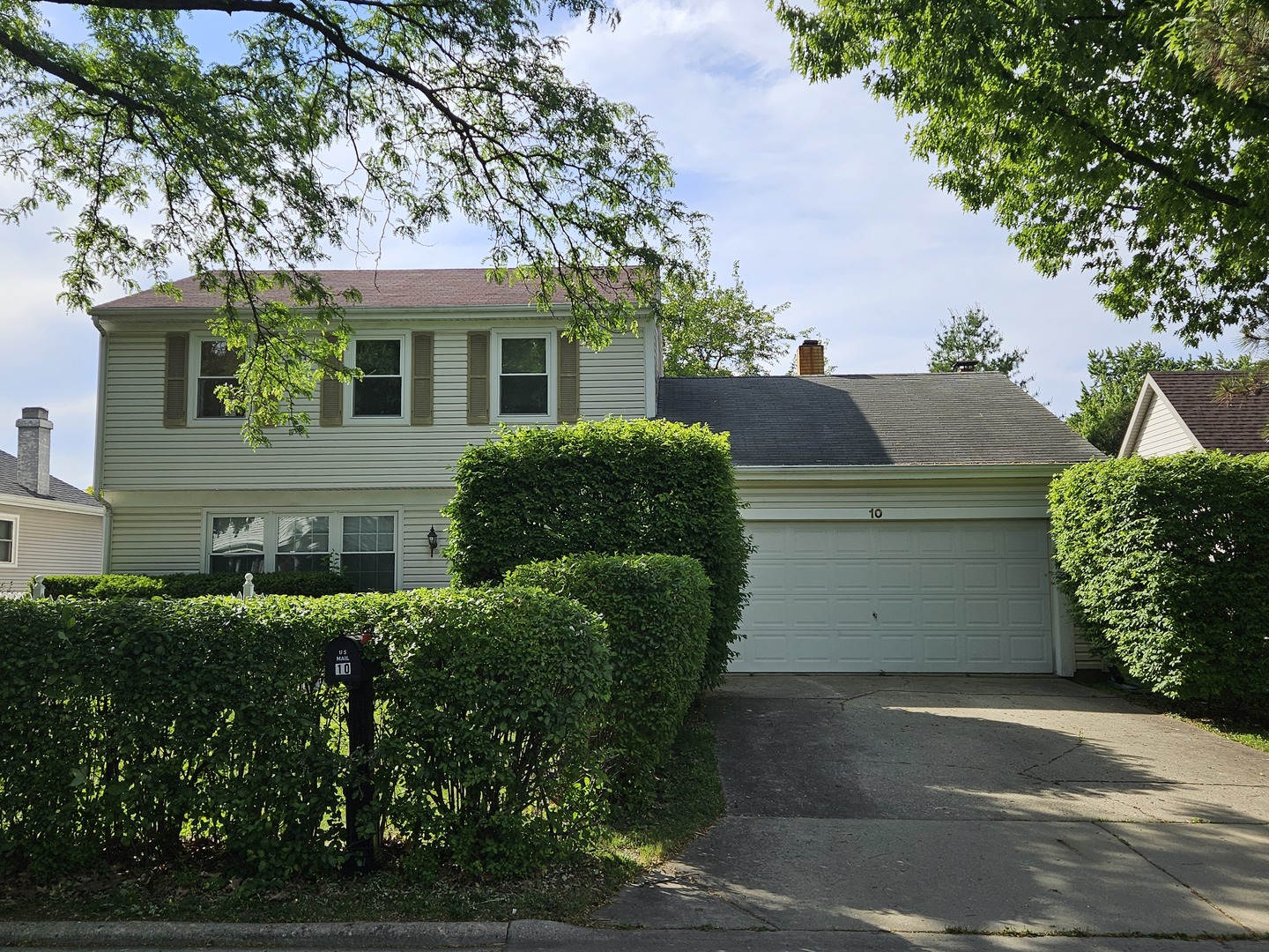 10 Mayflower Road, Vernon Hills, IL 60061