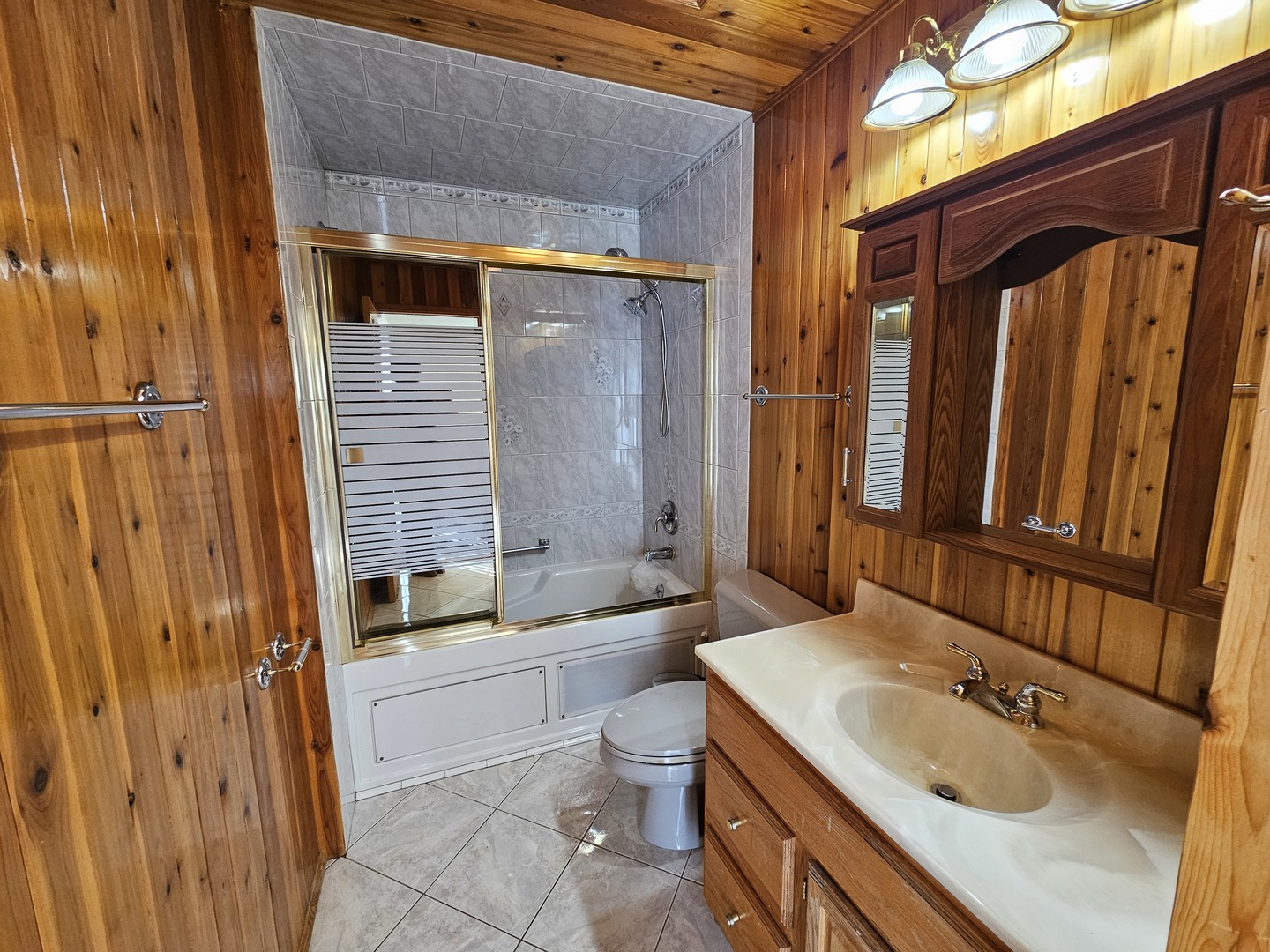 10 Mayflower Road, Vernon Hills, IL 60061