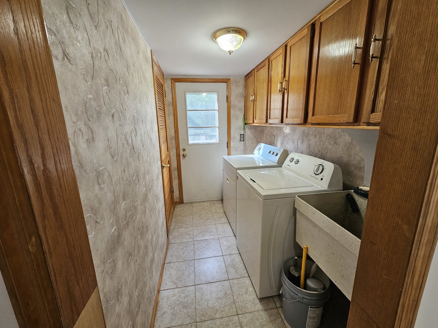 10 Mayflower Road, Vernon Hills, IL 60061