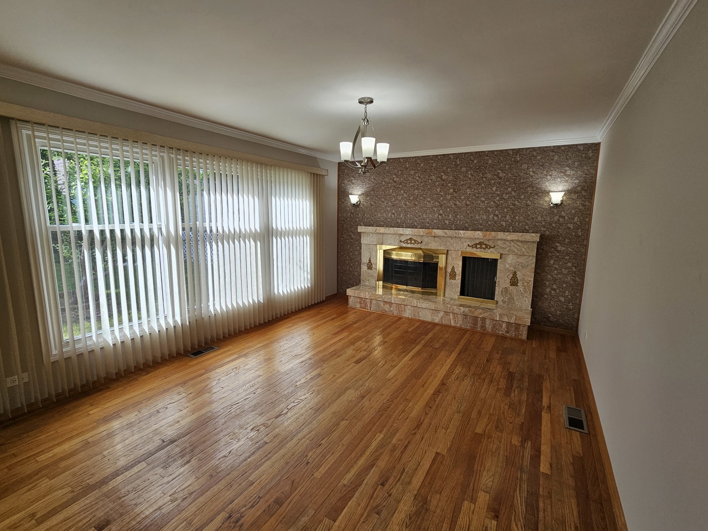 10 Mayflower Road, Vernon Hills, IL 60061