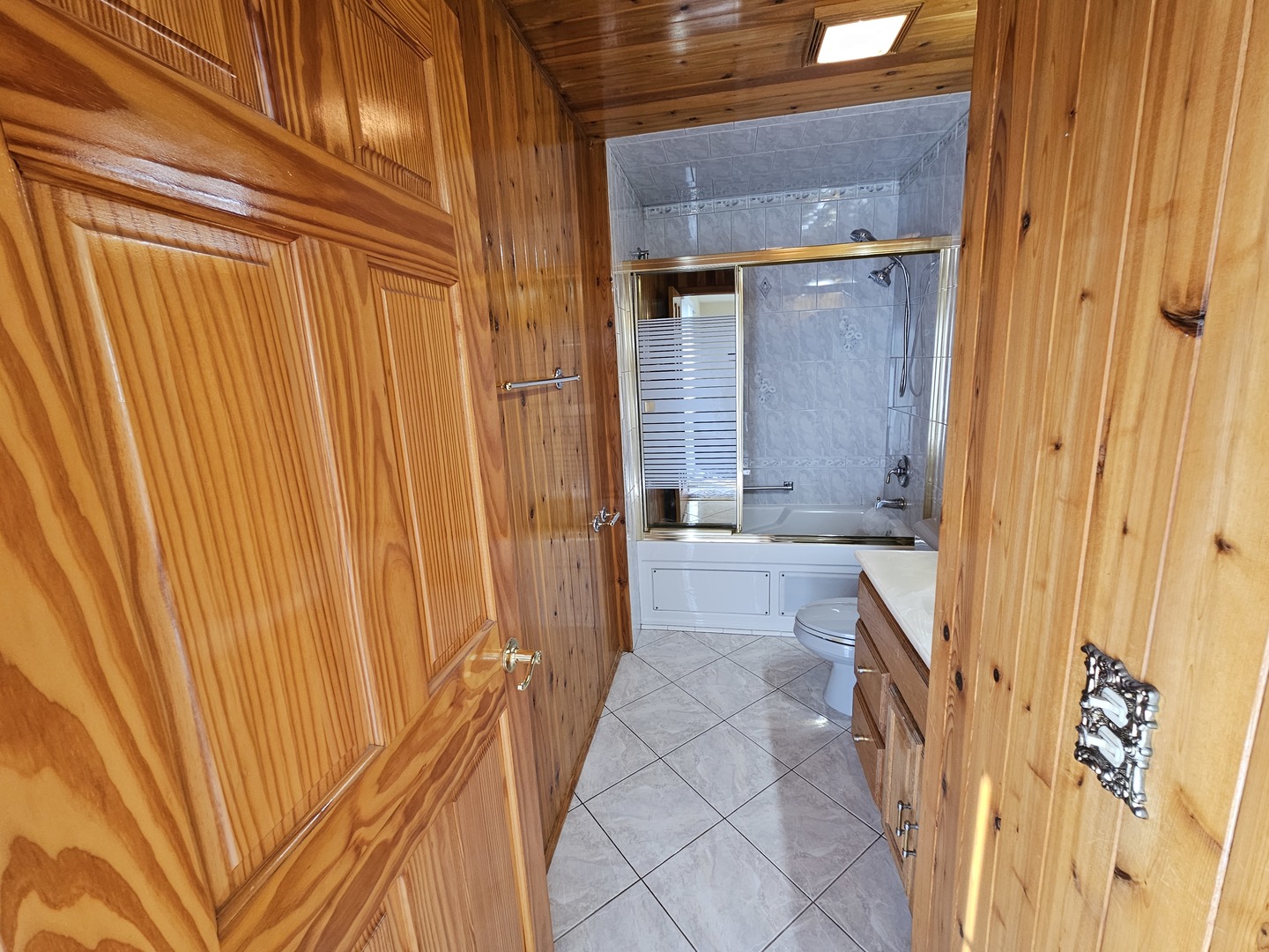 10 Mayflower Road, Vernon Hills, IL 60061