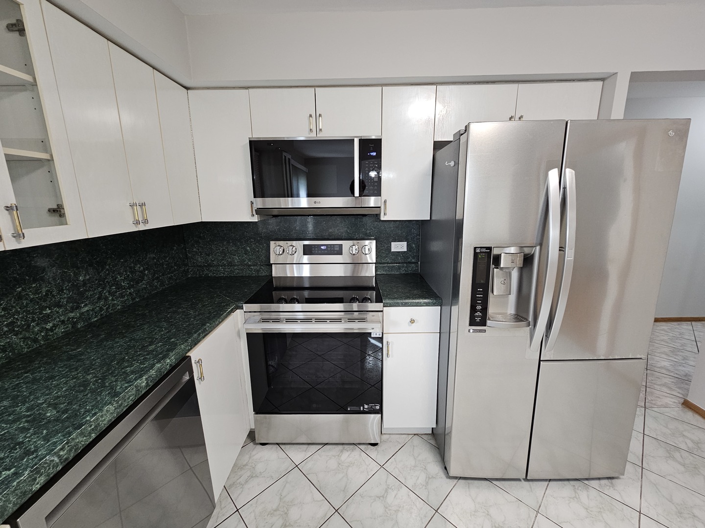 10 Mayflower Road, Vernon Hills, IL 60061