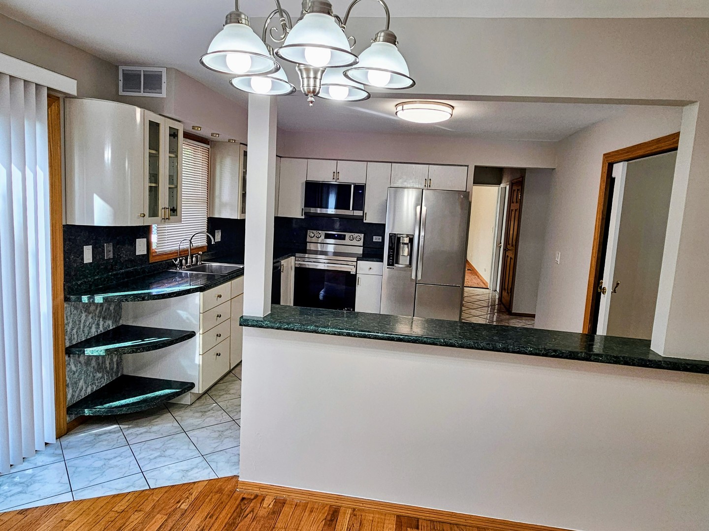 10 Mayflower Road, Vernon Hills, IL 60061