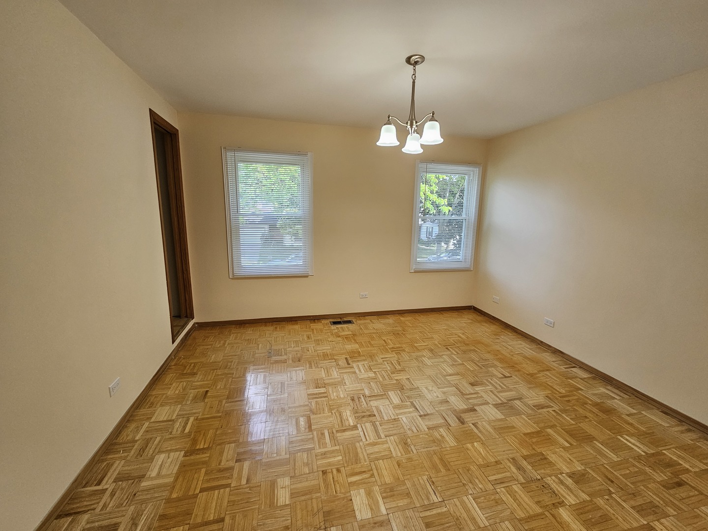 10 Mayflower Road, Vernon Hills, IL 60061