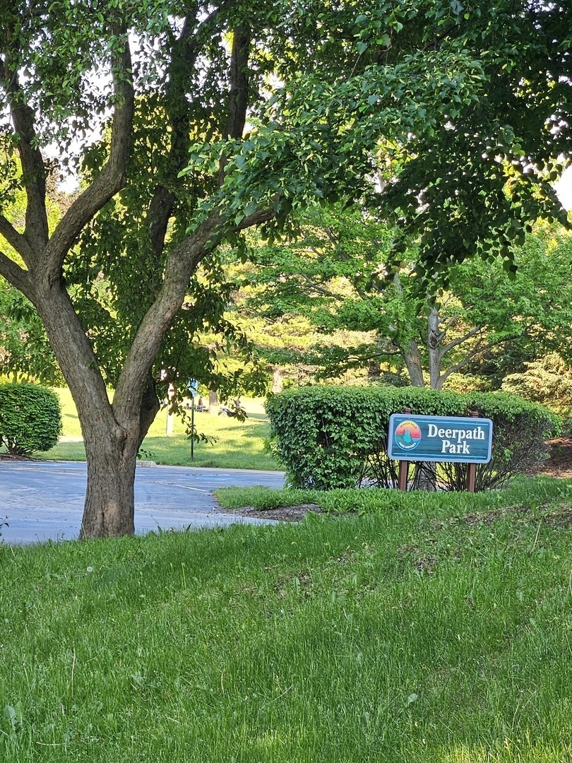 10 Mayflower Road, Vernon Hills, IL 60061