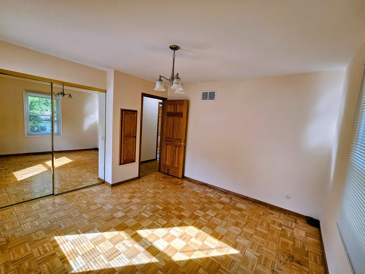 10 Mayflower Road, Vernon Hills, IL 60061