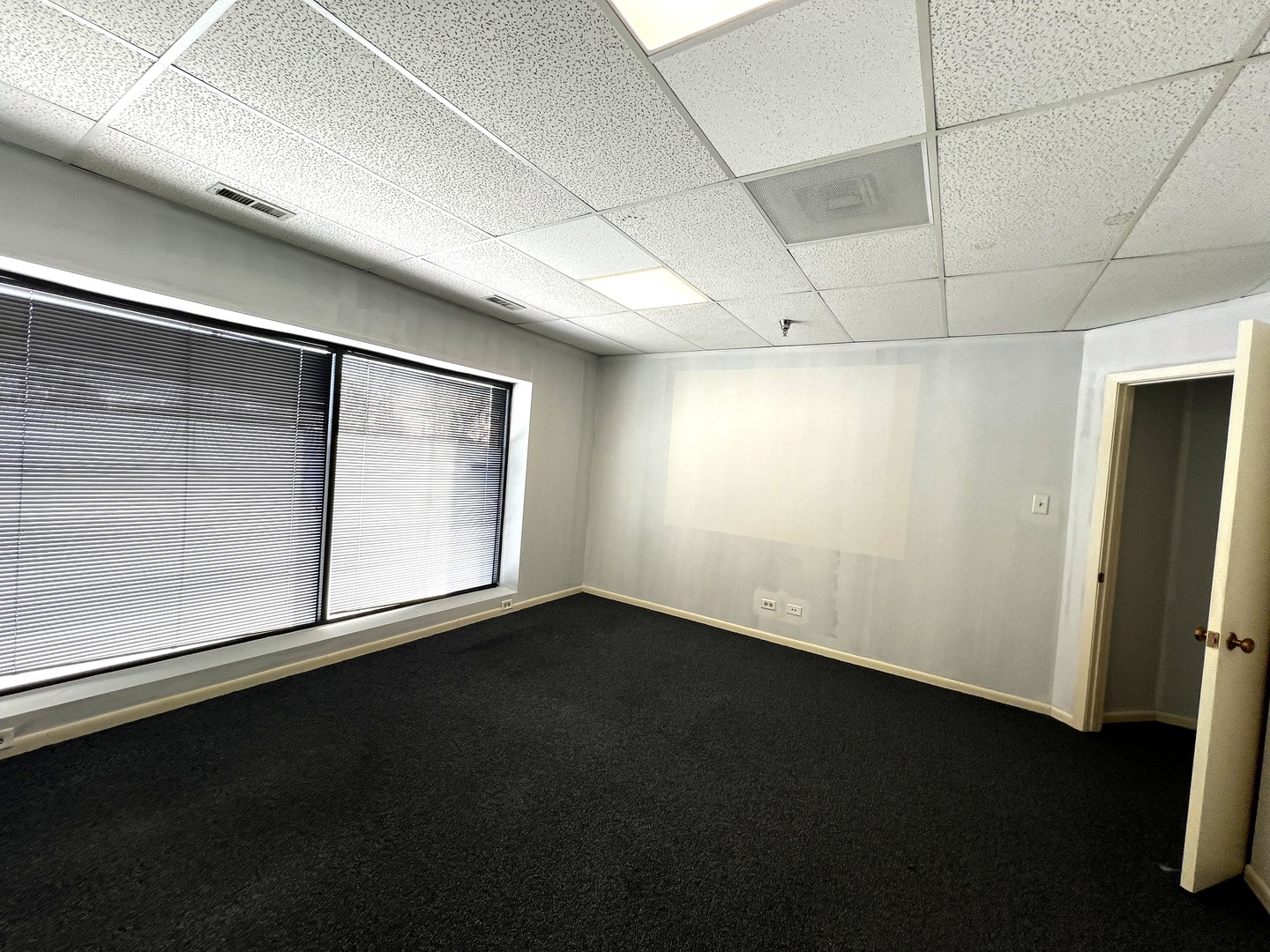 9944 S ROBERTS Road #107, Palos Hills, IL 60465