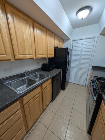 1756 Fayette #C, Hoffman Estates, IL 60169