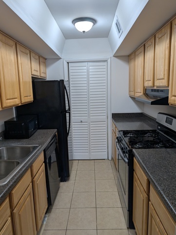 1756 Fayette #C, Hoffman Estates, IL 60169