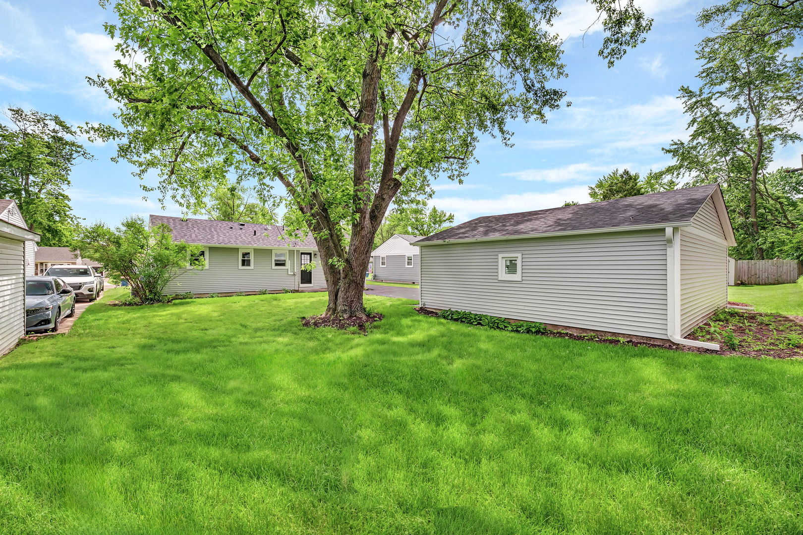512 N Westlawn Avenue, Aurora, IL 60506