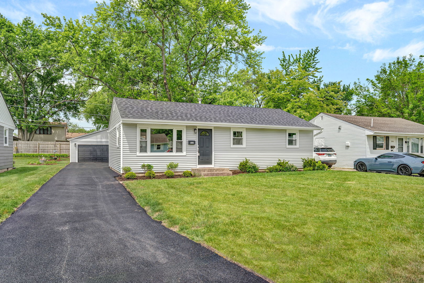 512 N Westlawn Avenue, Aurora, IL 60506