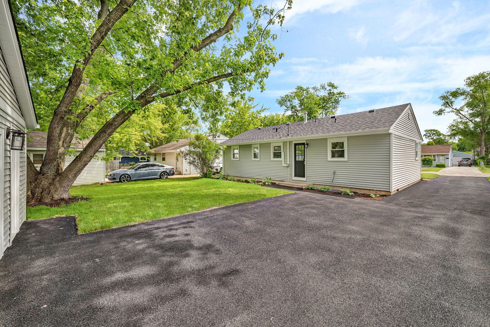 512 N Westlawn Avenue, Aurora, IL 60506