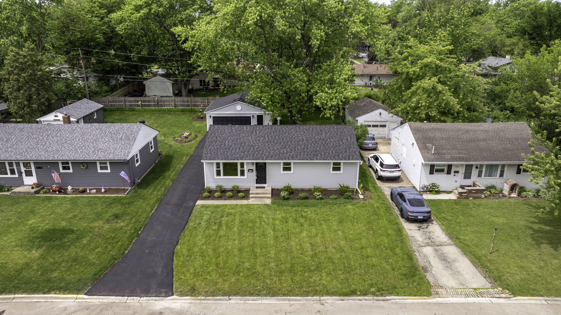 512 N Westlawn Avenue, Aurora, IL 60506