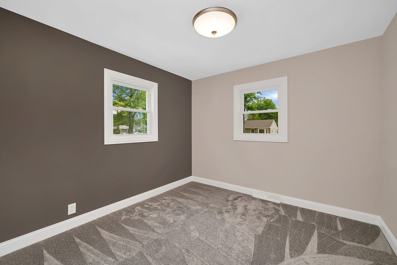 512 N Westlawn Avenue, Aurora, IL 60506